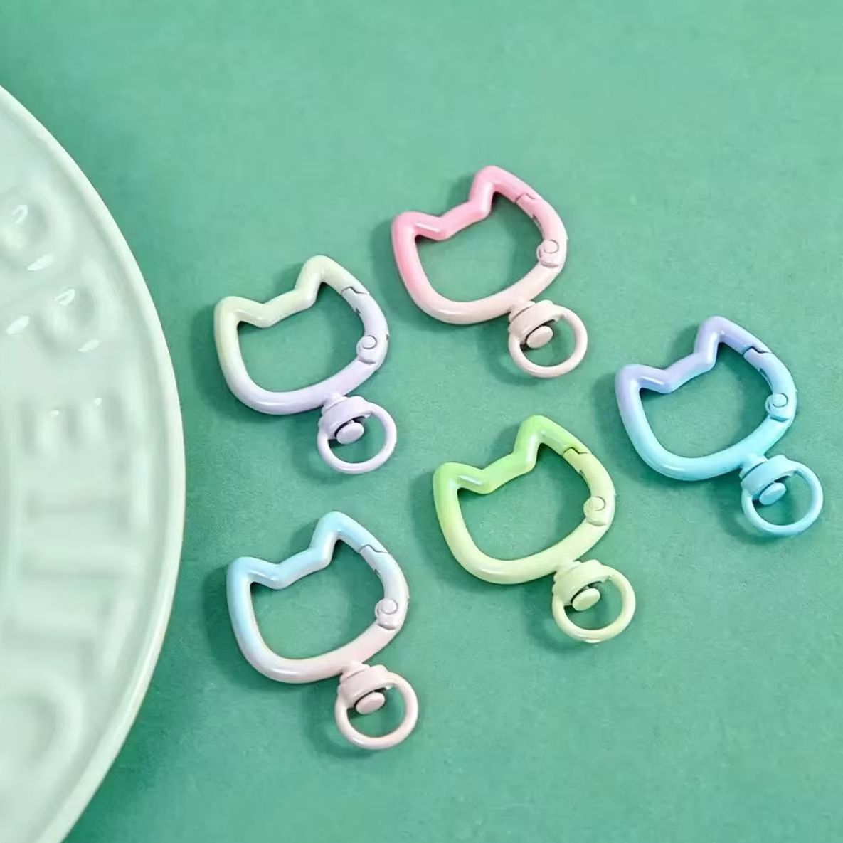 พวงกุญแจรูปแมวน่ารักแบบไล่สี 5 - Carabiner Keychain บทวิจารณ์และราคา