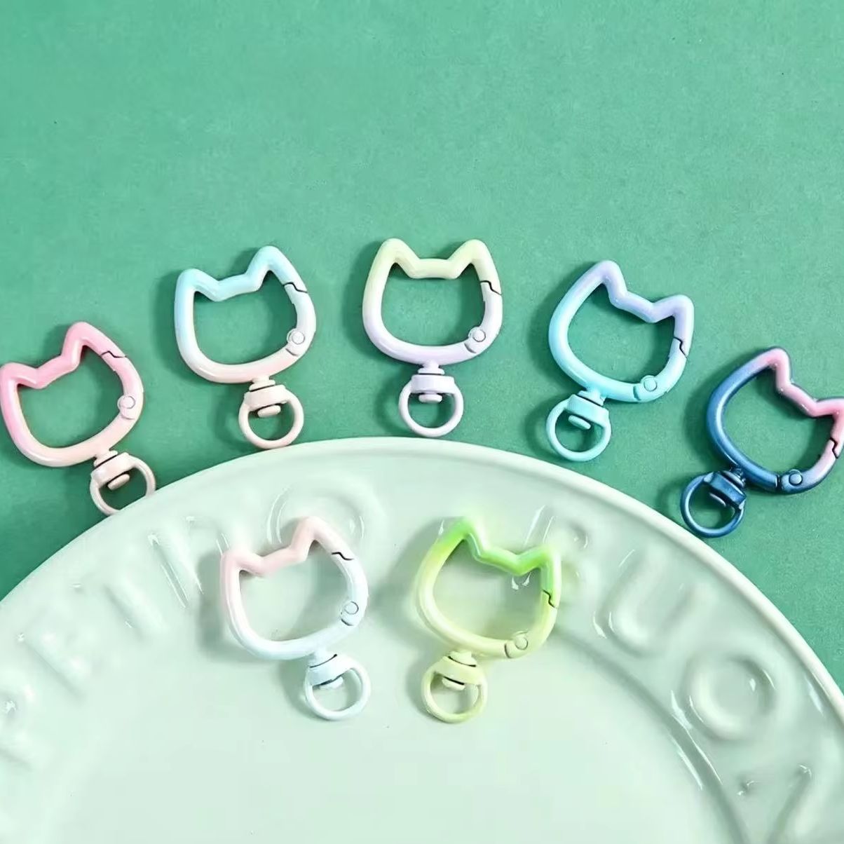 พวงกุญแจรูปแมวน่ารักแบบไล่สี 5 - Carabiner Keychain บทวิจารณ์และราคา